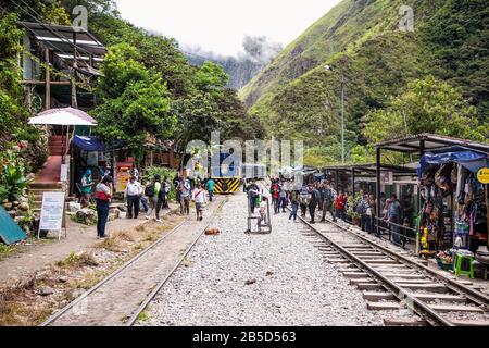 Machu Picchu Pueblo, Peru - 7. Januar 2019: Zug, der Cusco und Machu Picchu in Peru, Südamerika verbindet. Stockfoto