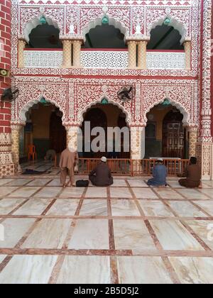 Andererseits wird die Grenze als ihr masjidischer Stamm als qualifizierter Stamm bezeichnet Stockfoto