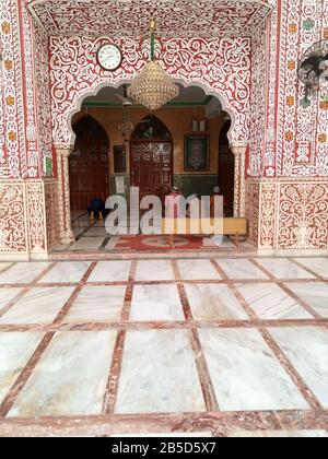 Andererseits wird die Grenze als ihr masjidischer Stamm als qualifizierter Stamm bezeichnet Stockfoto