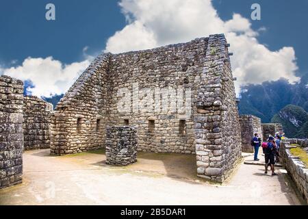 Machu Picchu Pueblo, Peru - 8. Januar 2019: Unglaubliches Inka-Haus in Der Antiken Stadt Machu Picchu, Peru. Südamerika. Archäologische Stätte. Stockfoto