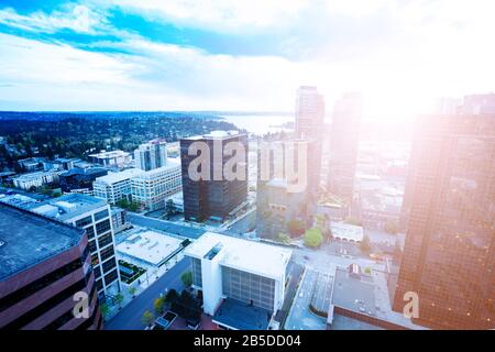 Panorama der Bellevue City im Zentrum von King County, Vereinigte Staaten über den Lake Washington von Seattle Stockfoto