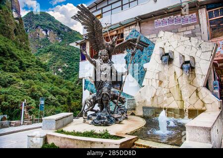 Machu Picchu Pueblo, Peru - 8. Januar 2019: Statuen des Inka-Imperators Pachacuti in der Stadt Aguas Calientes oder Machupicchu Pueblo, dem Fuße des Mac Stockfoto