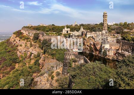 Chittorgarh Fort in Rajasthan. Chittor Fort ist ein UNESCO-Weltkulturerbe und eines der größten Forts Indiens. Stockfoto