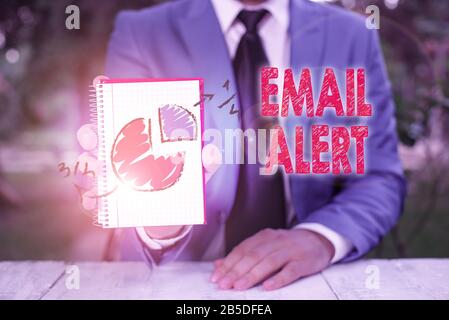 Handschrift Text schreiben E-Mail-Warnung. Konzeptionelle foto e-Mails automatisch generierte nd an die jeweiligen Empfänger gesendet Stockfoto