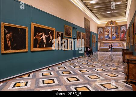 Die Innenausstattung des Baroque Hall mit Gemälden aus dem 17. Und 18. Jahrhundert im Mdina Cathedral Museum in Mdina, Malta Stockfoto