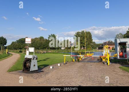 Fähre über den Elbe-Lübeck-Kanal im Dorf Siebeneichen, Siebeneichen, Kreis Lauenburg, Schleswig-Holstein, Norddeutschland, Europa Stockfoto