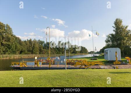 Fähre über den Elbe-Lübeck-Kanal im Dorf Siebeneichen, Siebeneichen, Kreis Lauenburg, Schleswig-Holstein, Norddeutschland, Europa Stockfoto