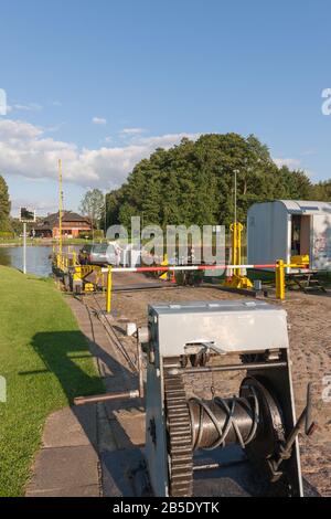 Fähre über den Elbe-Lübeck-Kanal im Dorf Siebeneichen, Siebeneichen, Kreis Lauenburg, Schleswig-Holstein, Norddeutschland, Europa Stockfoto