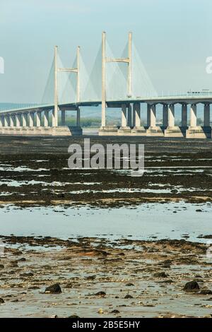 Die Prince of Wales Bridge Second (New) Severn Hängebrücke überquert die Flussmünde des River Severn, England, Großbritannien Stockfoto