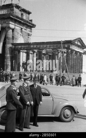 Sowjetisches Ehrenmahl Berlin Tiergaten / Sowjetisches Kriegsdenkmal - Ertüchtung / Errichtung 1945 Stockfoto