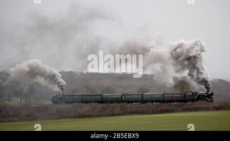 Dampflok 60103 The Flying Scotsman macht es sich auf den Weg entlang der Watercress Line der Mid Hants Railway zwischen Rotley und Alton in Hampshire. PA Foto. Bilddatum: Sonntag, 8. März 2020. Der Fotowredit sollte lauten: Andrew Matthews/PA Wire Stockfoto