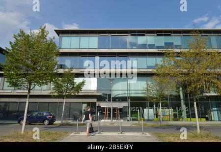 Lise-Meitner-Haus, Newtonstraße, Adlershof, Berlin, Deutschland Stockfoto