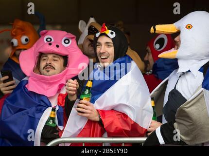 BT Murrayfield Stadium, Edinburgh, Schottland, Großbritannien. März 2020. Französische Fans vor dem Spiel. Kredit: Ian Rutherford/Alamy Live News Stockfoto