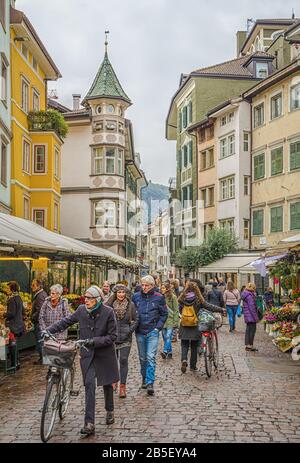 Historische Straßen der Stadt Bolzano: Eine Stadt in der Provinz Trentino Alto Adige in Norditalien, Europa - 9. november 2019 Stockfoto