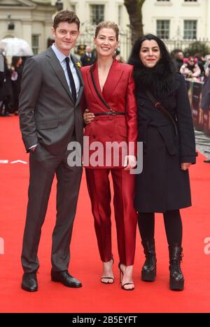 Foto Muss Gutgeschrieben werden ©Alpha Press 079965 08/03/2020 Sam Riley, Rosamund Pike und Marjane Satrapi bei der Premiere Des Radioaktiven Vereinigten Königreichs im Curzon Mayfair Cinema in London Stockfoto