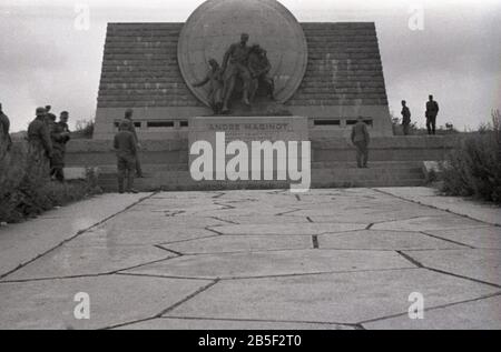 Soldatenfriedhof / Kriegsgräber / Gedenkstätten Kriegsdenkmal - VERDUN Stockfoto