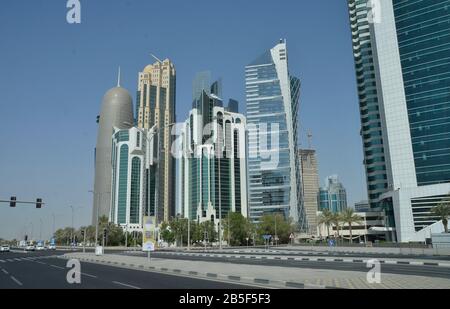 Hochhaeuser, Al Corniche Street, Doha, Katar Stockfoto