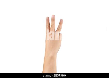 Asiatische Hinterhand zeigt und zählt 3 (drei) Zeichen auf dem Finger auf isoliertem weißem Hintergrund. Beschneidungspfad Stockfoto