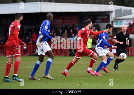 Crawley, Großbritannien. März 2020. Crawley, ENGLAND - 7. MÄRZ Mohamed Maouche von Oldham Athletic während des Sky Bet League 2 Spiels zwischen Crawley Town und Oldham Athletic im Broadfield Stadium, Crawley am Samstag, den 7. März 2020. (Kredit: Eddie Garvey/MI News) Foto darf nur für redaktionelle Zwecke in Zeitungen und/oder Zeitschriften verwendet werden, Lizenz für kommerzielle Nutzung erforderlich Kredit: MI News & Sport /Alamy Live News Stockfoto