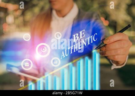 Konzeptionelle Hand schreiben, verbindlich. Konzept Sinn etwas tun, das braucht Mut und sich selbst treu zu bleiben. Stockfoto