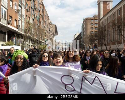 Madrid, Spanien. März 2020. Feministinnen versammeln sich während des Internationalen Frauentages in Lavapies Nachbarschaft. Kredit: Valentin Sama-Rojo/Alamy Live News Stockfoto