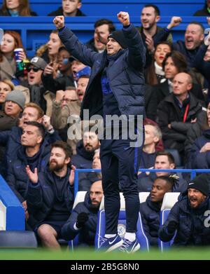 London, Großbritannien. März 2020. Chelsea Manager Frank Lampard feiert das dritte Tor während des Premier-League-Spiels zwischen Chelsea und Everton an der Stamford Bridge, London, England am 8. März 2020. Foto von Andy Rowland. Kredit: Prime Media Images/Alamy Live News Stockfoto