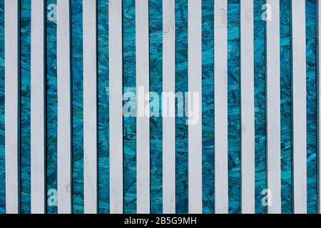 Weiße und blaue weiche Holzoberfläche als Hintergrund. Stockfoto