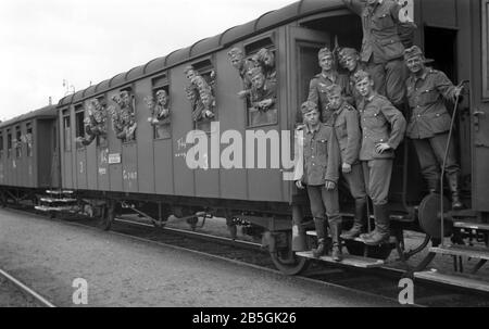 Wehrmachts-Heer Deutsche R Eichtsbahn Truppentransporte / Deutsche Armee Deutsche Bahn Truppentransporte Stockfoto