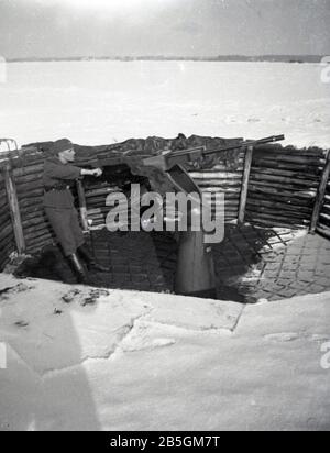 Luftwaffe der Wehrmacht / Kriegsmarine Flugwehrkanone FLAK C/30 2 cm / 20 mm - Deutsche Luftwaffe / Kriegsmarine Flugabwehrpistole FLAK C30 2cm / 20mm Stockfoto