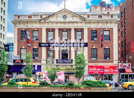 Blick auf den 44 Union Square (alias 100 East 17th Street & The Tammany Hall Building) im Union Square, Manhattan. Es beherbergte die NY Film Academy (1994-2015) Stockfoto