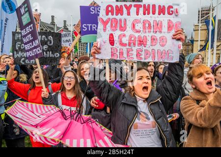 London, Großbritannien. März 2020. #March4Women 2020, ein marsch und eine Kundgebung in London zur Feier des Internationalen Frauentages und der Macht und Leidenschaft von Frauen und Mädchen, die an vorderster Front auf den Klimawandel reagieren. Organisiert von Care International begann der marsch in Whitehall und endete in einer Kundgebung auf dem Parliament Square. Care International arbeitet weltweit, um Leben zu retten, Armut zu besiegen und soziale Gerechtigkeit zu erreichen, und #March4Women ist eine globale Bewegung für Gleichberechtigung der Geschlechter. Credit: Guy Bell/Alamy Live News Stockfoto