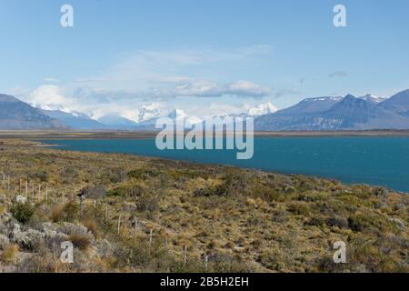 Lago Argentino ist der größte und südlichste der großen patagonischen Seen in Argentinien El calafate Stockfoto