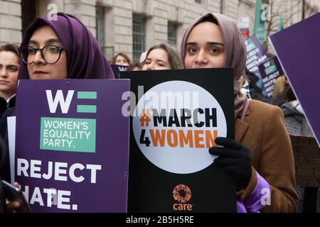 London, Großbritannien. März 2020. Zum Internationalen Frauentag schlossen sich Prominente, Aktivisten und Politiker der March4Women an, die von Care und der Women's Equality Party organisiert wurden. Anna Watson/Alamy Live News Stockfoto