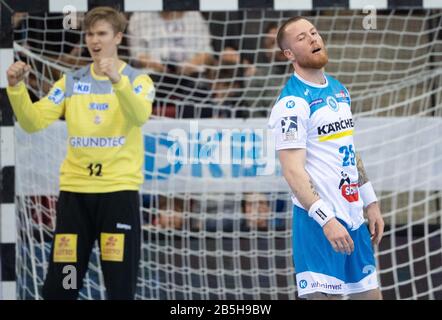 08. März 2020, Baden-Württemberg, Stuttgart: Handball: Bundesliga, TVB Stuttgart - SC Magdeburg, 27. Spieltag. Stuttgarts Patrick Zieker (r) und der Stammtorhüter Tobias Thulin reagieren, Foto: Marijan Murat / dpa Stockfoto