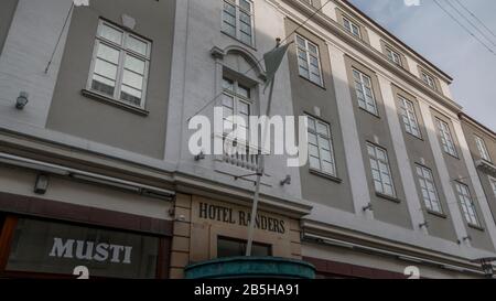 Randers, Dänemark - 08. februar 2020: Das Logo des Hotels Randers in Randers. Stockfoto