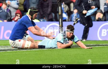 BT Murrayfield Stadium.Edinburgh.Scotland, Großbritannien. März 2020. Guinness Six Nations Test Match Schottland gegen Frankreich. Schottland Stuart McInally erzielt den 3. Versuch im Vergleich zu Frankreich. Kredit: Eric mccowat/Alamy Live News Stockfoto