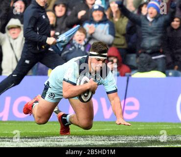 BT Murrayfield Stadium.Edinburgh.Scotland, Großbritannien. März 2020. Guinness Six Nations Test Match Schottland gegen Frankreich. Schottland Stuart McInally erzielt den 3. Versuch im Vergleich zu Frankreich. Kredit: Eric mccowat/Alamy Live News Stockfoto