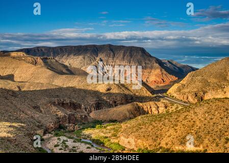 I-15 Interstate Freeway in Virgin River Gorge, Arizona Strip District, Arizona, USA Stockfoto