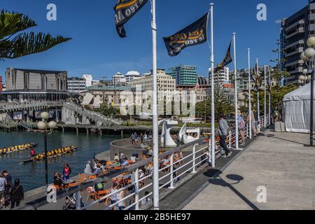 Drachenboot-Konkurrenten in Frank Kitts Lagoon, Wellington Stockfoto