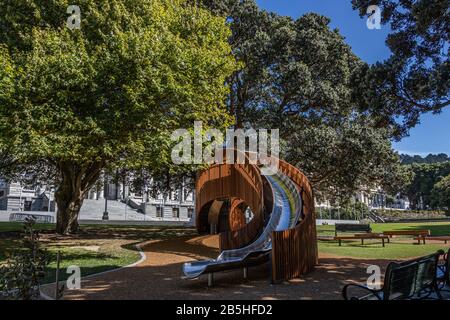 Rutsch- und Kinderspielbereich, Parliament Grounds, Wellington Stockfoto