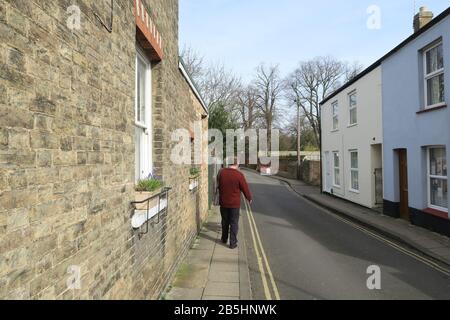 Gehen Sie die Church Lane in Ely, Cambridgeshire hinunter Stockfoto