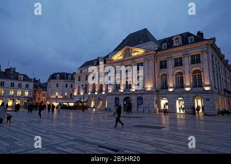 Place du Martroi, Orleans, Frankreich - Dämmerung, Handelskammer Stockfoto