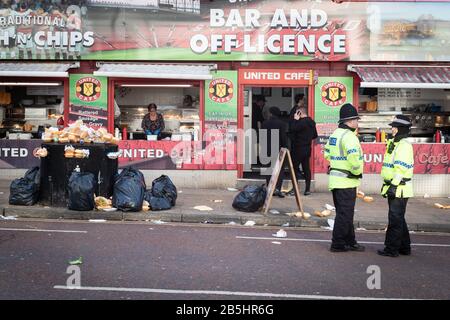 Manchester, Großbritannien. März 2020. Das zweite Derby der Saison sieht Manchester City im Old Trafford weg, wo sich die Anhänger seit dem frühen Nachmittag versammeln. Gutschrift: Andy Barton/Alamy Live News Stockfoto