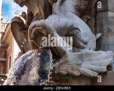 Blick auf Rom, Italien. Detail des Pantheon-Brunnens Stockfoto