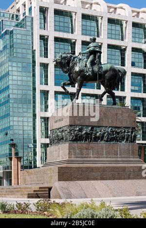 Artigas Mausoleum, Reiterstandbild; Bronzeplastik, 1923, Grabstätte des revolutionären General Jose Artigas, Plaza Independencia, Südamerika; Stockfoto