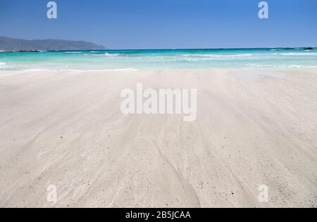 Der rote Sand des Elafonisi-Strandes. Krete, Griechenland Stockfoto