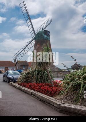 Medmerry Windmill, Tower Mill aus dem frühen 19. Jahrhundert, Grade II Listed Building Selsey, Chichester, West Sussex UK. Stockfoto