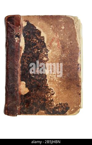Altes Buchcover isoliert auf weißem Hintergrund. Große Textur, vergilbtes Papier. Stockfoto