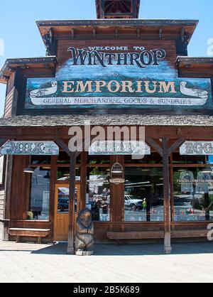 Winthrop, WA USA 25. Juni ‎, ‎2017: Dieser Winthrop Emporium Store ist ein ikonischer Shop in dieser schönen wilden Weststadt, einem beliebten Reiseziel. Stockfoto