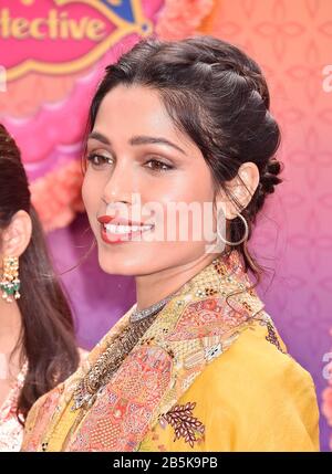 Burbank, CA - 07. MÄRZ: Freida Pinto besucht die Premiere von Disney Junior's 'Mira, Royal Detective' im Walt Disney Studios Main Theatre am 07. März 2020 in Burbank, Kalifornien. Stockfoto